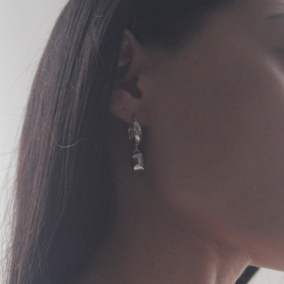 Loren Stewart huggie earrings - Picture 3 of 4